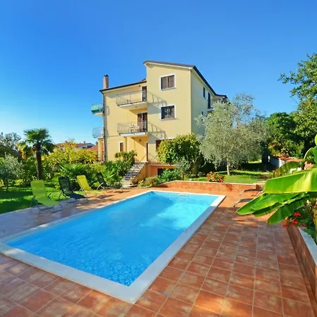 Apartmán With Swimming Pool Valica - - 27200 Umag